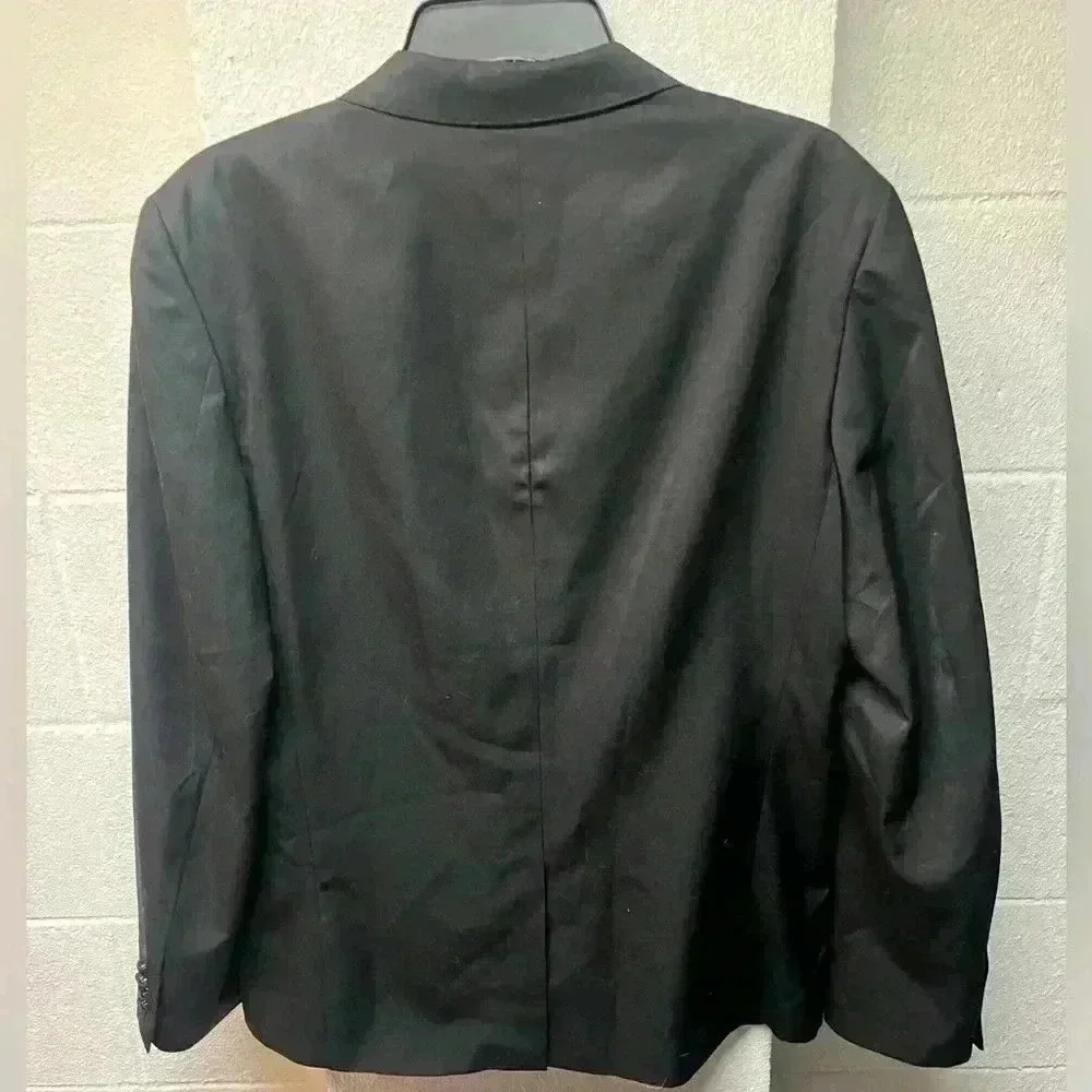 Black blazer. - Picture 2 of 4